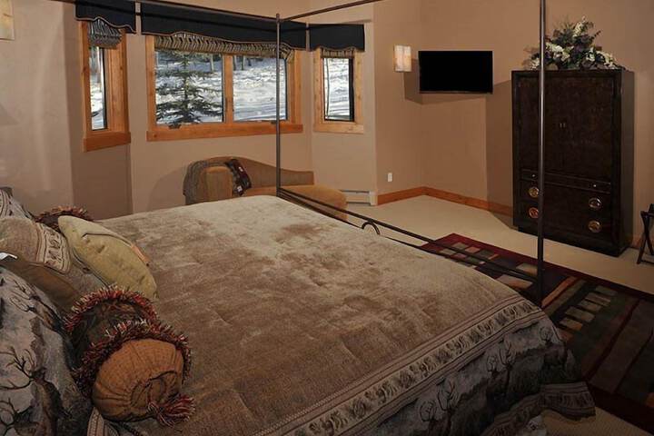 Room 11 of 27