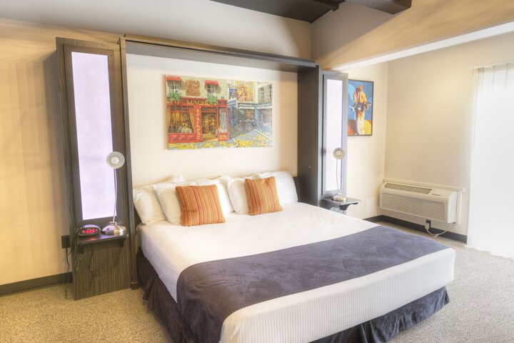 Room 18 of 48