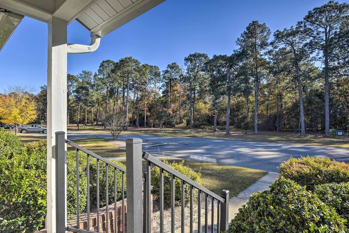 Modern Townhome w / Deck & Golf Course Views!