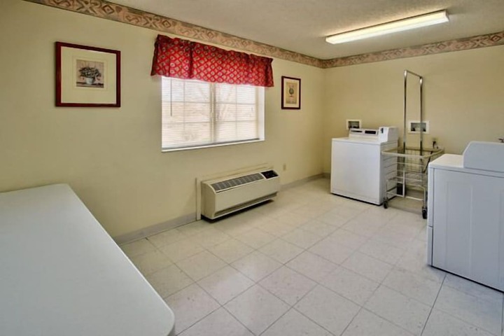 Room 14 of 27