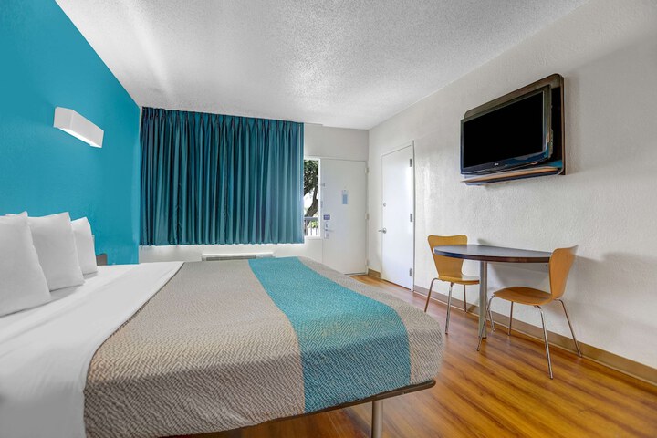 Room 18 of 39
