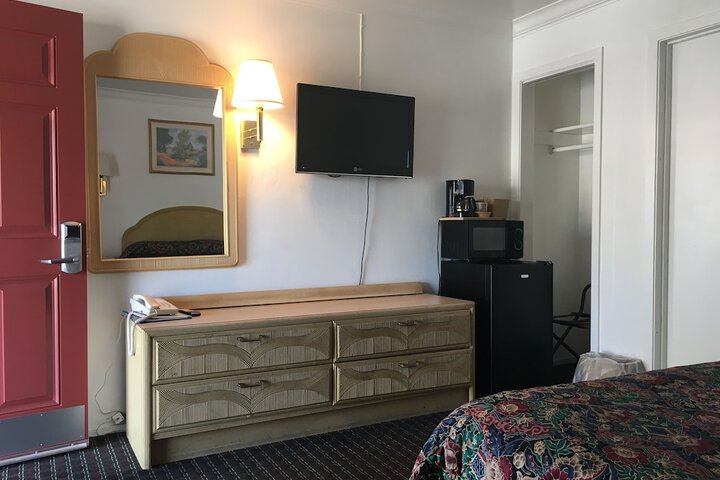 Room 11 of 14