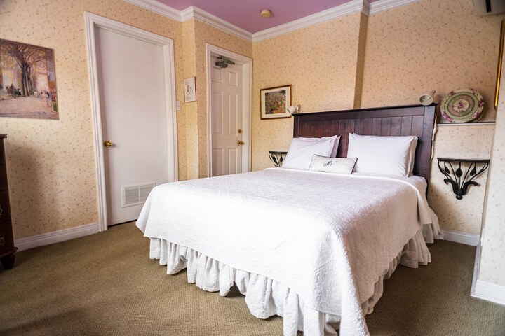 Room 127 of 140