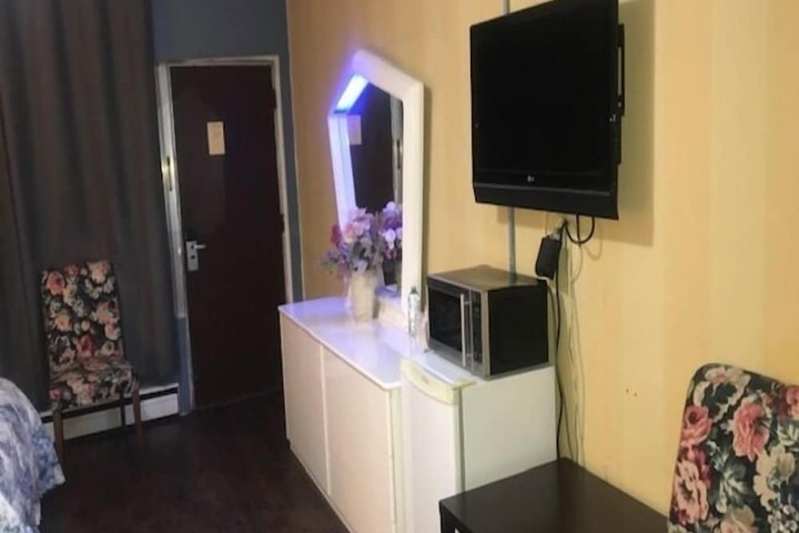 Room 80 of 90