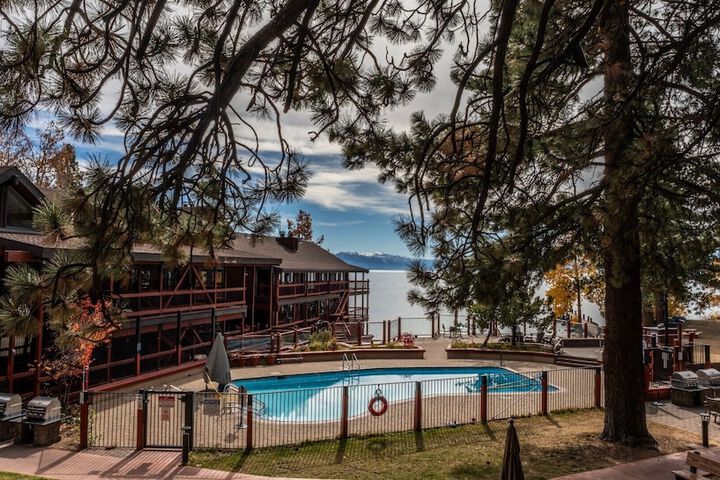 Edgelake Beach Club by Coolvacay