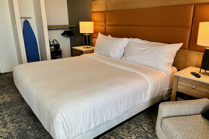 Room 93 of 152