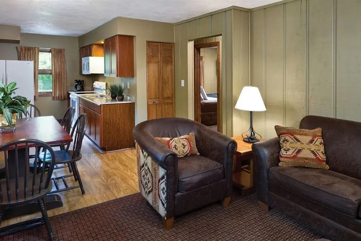 SHAWNEE LODGE