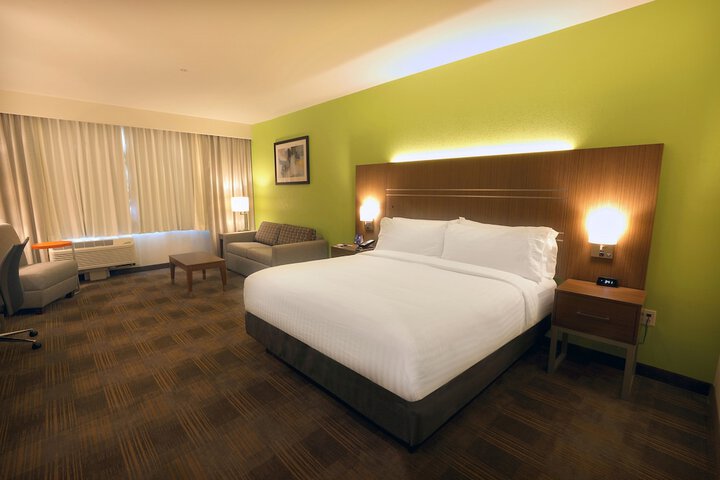 Room 35 of 73