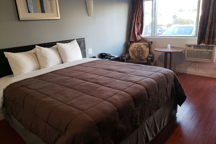 Room 16 of 28