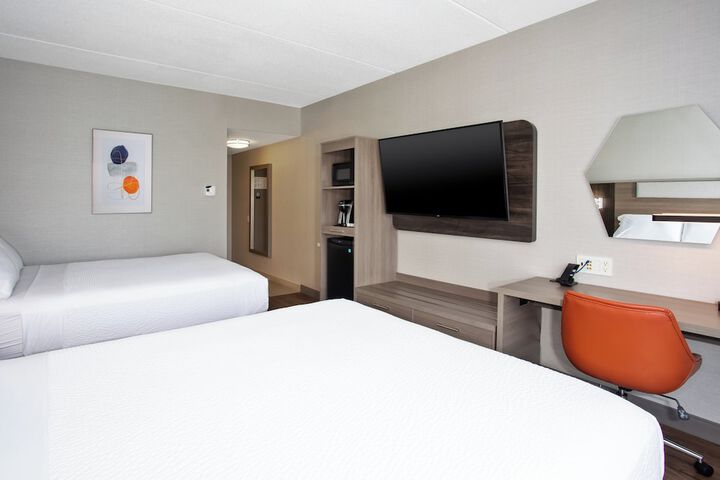 Holiday Inn Express & Suites Kingston Central by IHG