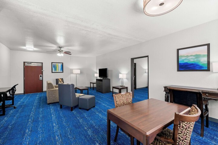 Room 18 of 36