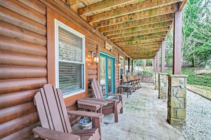 Lake Hartwell Lodge w / Dock Theater + Hot Tub!