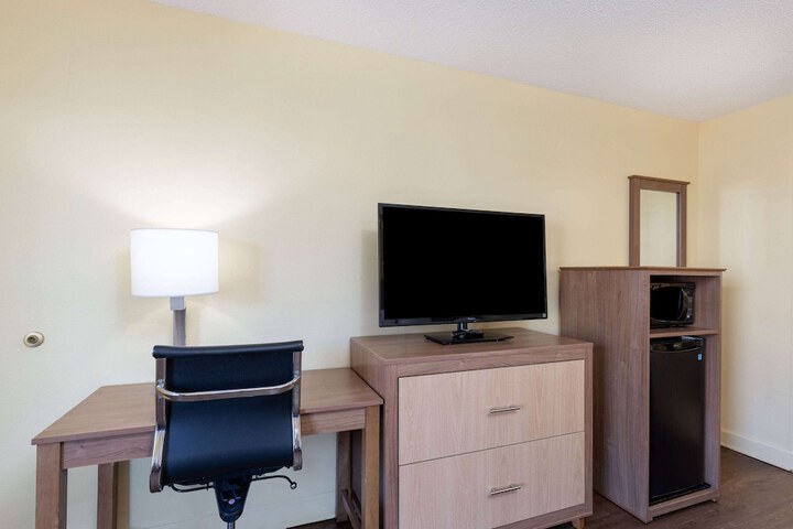 Room 43 of 48