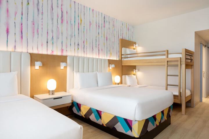 The Viv Hotel Anaheim, a Tribute Portfolio Hotel