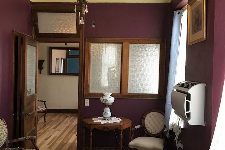 Room 6 of 11