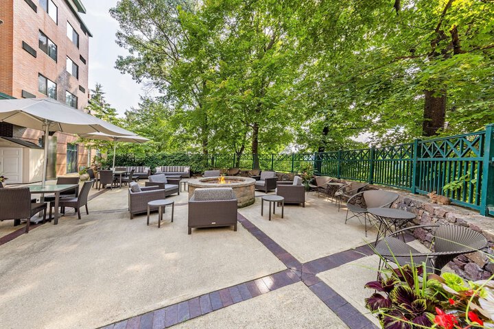 Courtyard by Marriott Boston Waltham