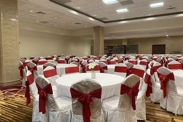 Ballroom/Hall 74 of 84