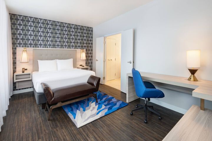 Room 13 of 30