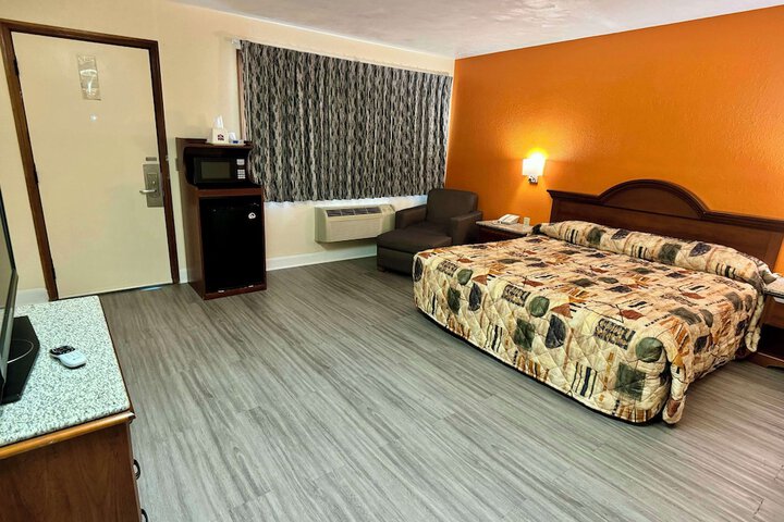 Room 5 of 13