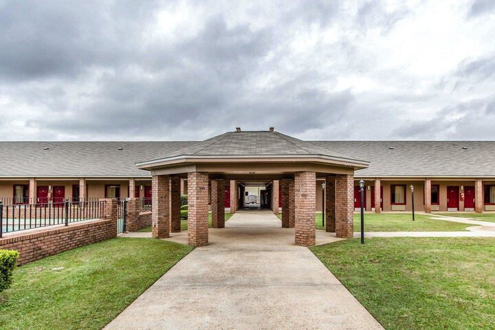 Econo Lodge Inn & Suites Enterprise