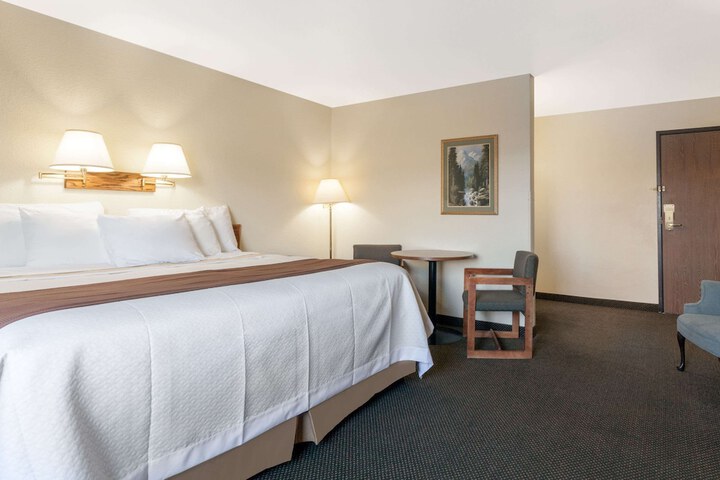 Room 6 of 25