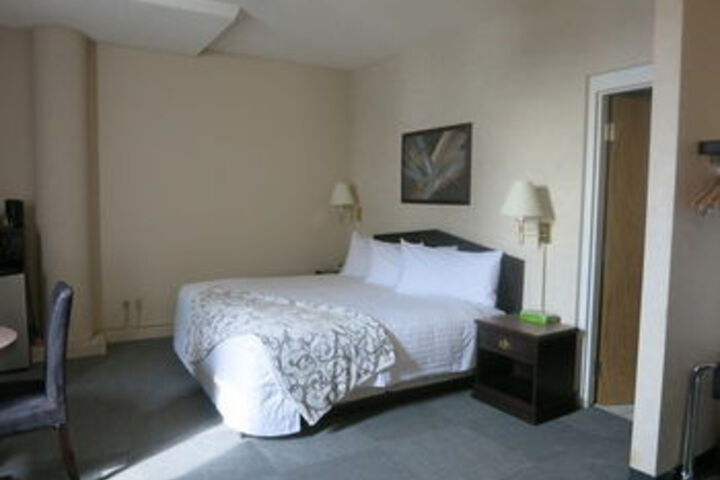 Travelodge by Wyndham Conference Centre & Suites Whitecourt