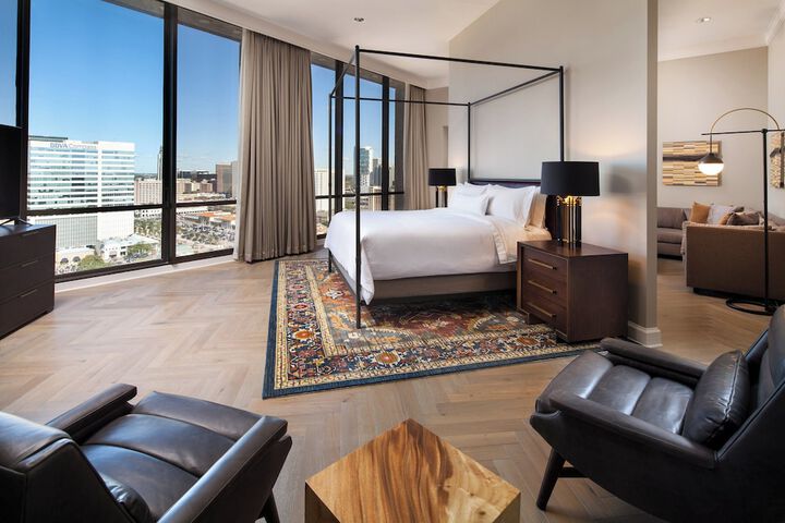 Room 51 of 104