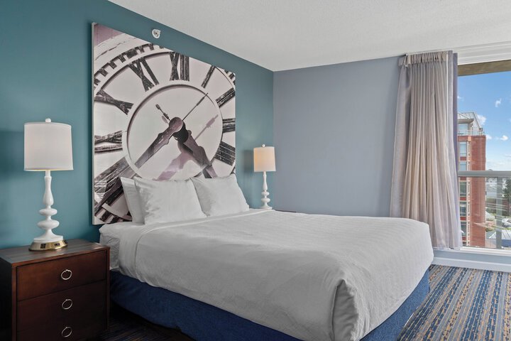 Room 32 of 41
