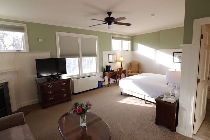 Room 53 of 144
