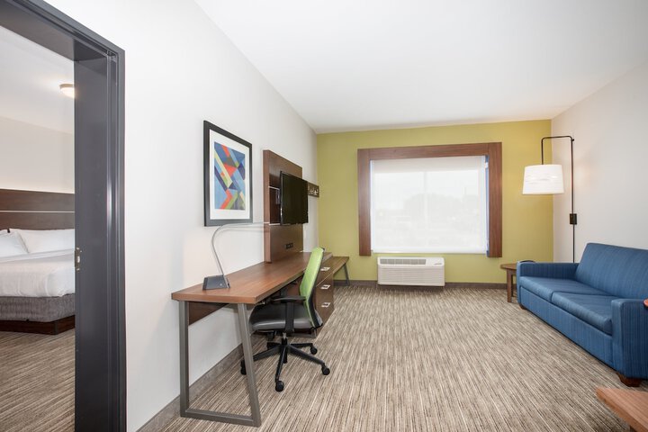 Room 16 of 36