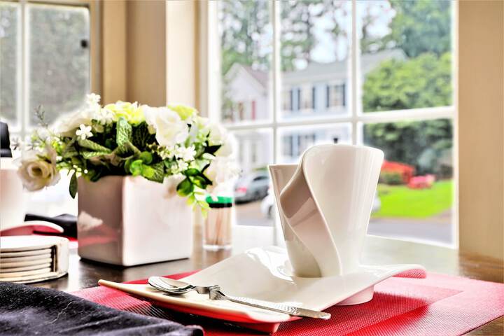Breakfast/Coffee Service 108 of 123