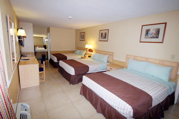 Room 8 of 28