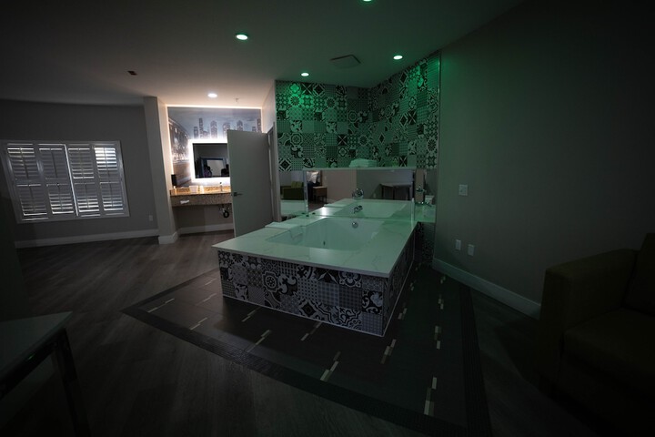 Room 25 of 67