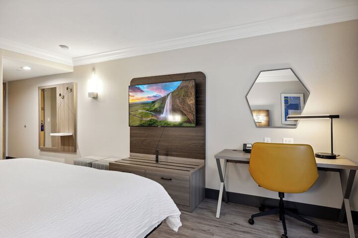 Room 9 of 39