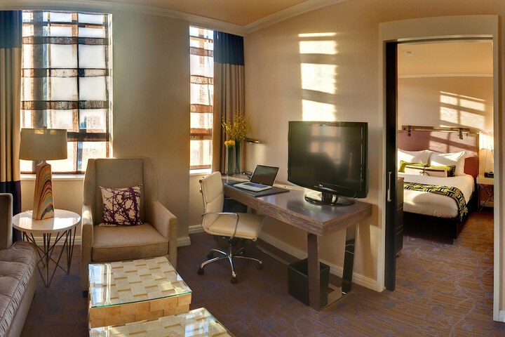 Room 35 of 79
