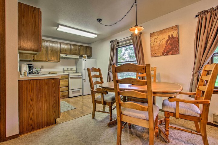 Cozy Anglers Apt - Steps to Trout Fishing River!