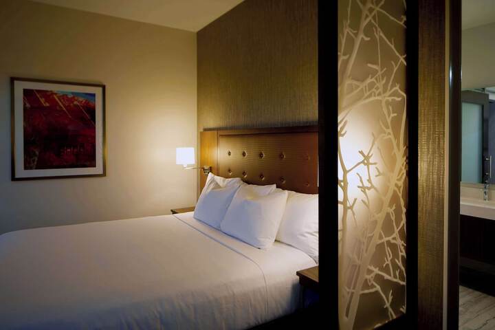 Room 12 of 24