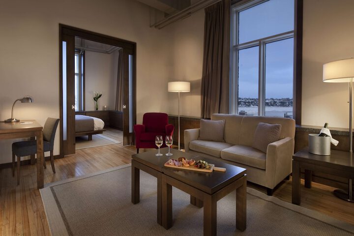 Room 25 of 43