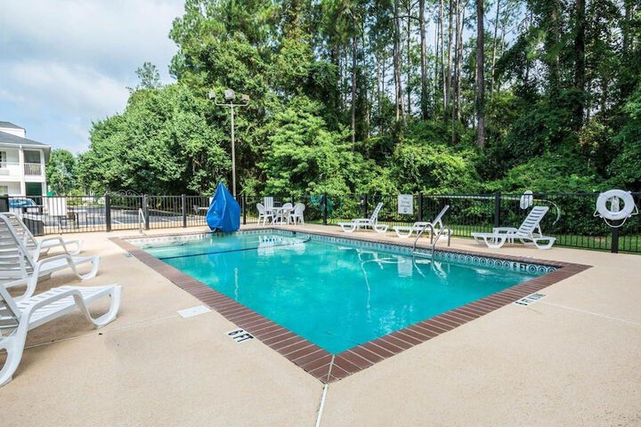 Pool 6 of 24