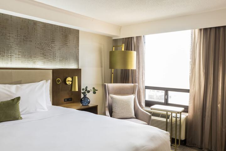 Room 34 of 62