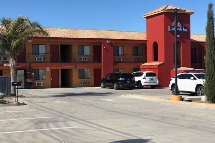 California Inn & Suites Adelanto US 395