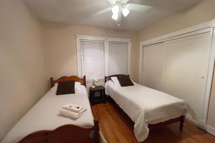 Cozy Large House close to TUFTS / Harvard/MIT 4BR