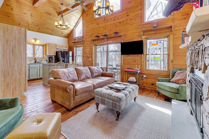Jeffersonville Home w / Deck Near Hiking & Climbing