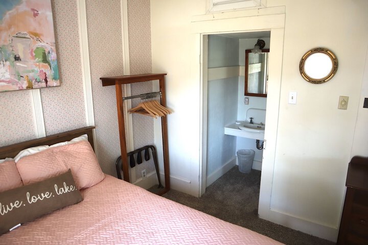 Room 113 of 128