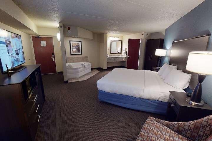 Room 53 of 67