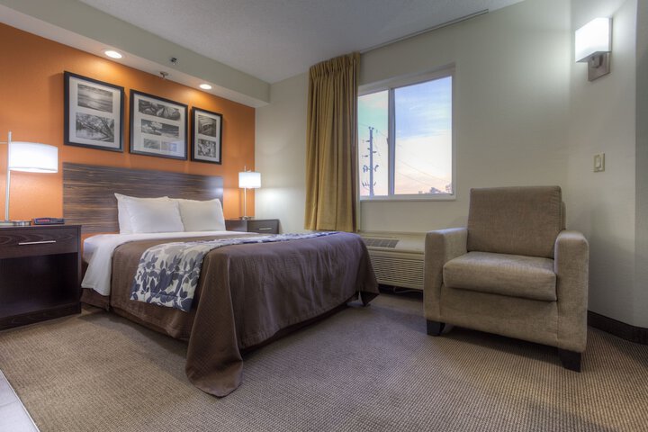 Room 27 of 49