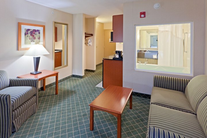 Holiday Inn Express & Suites Kent - University Area by IHG