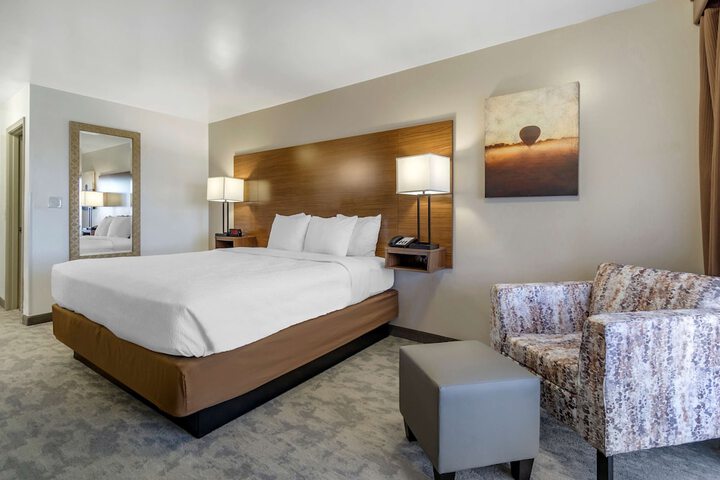 Best Western Plus Lake Front Hotel