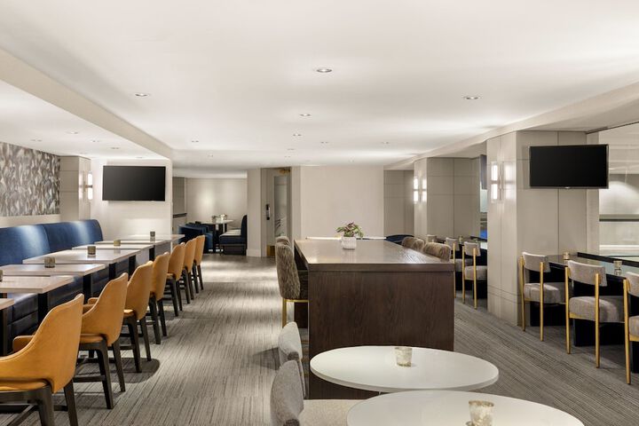 Lounge 121 of 138