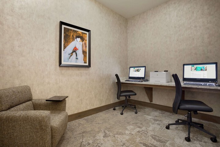 Business Center 41 of 44